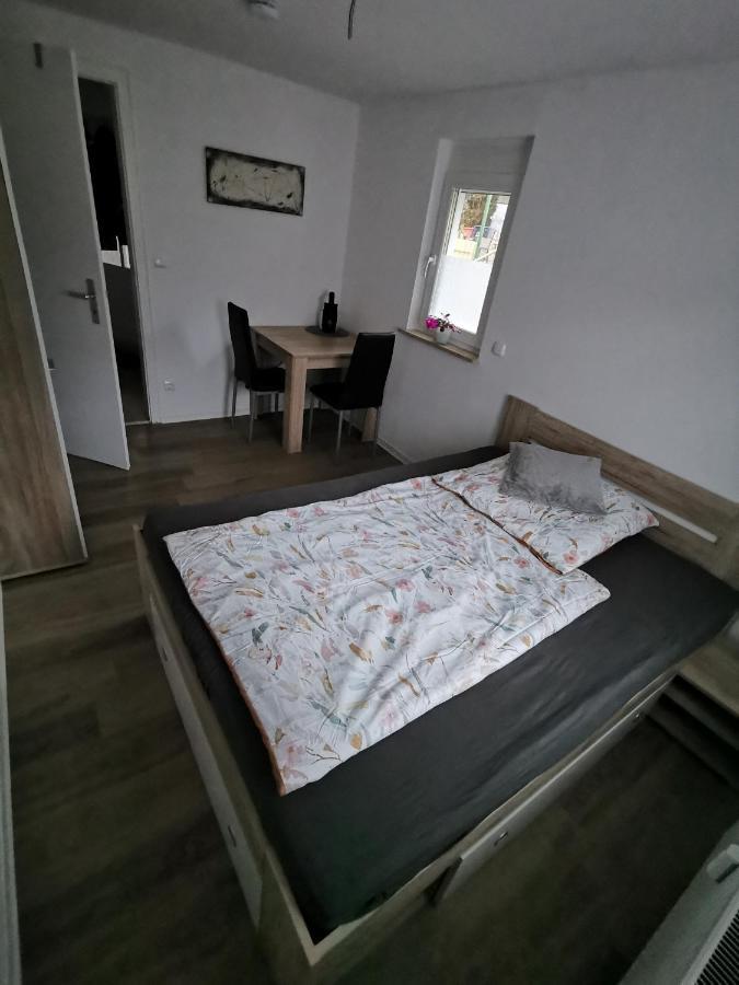 Privates Zimmer In Ruhiger Lage Heidenheim-Steinheim Am Albuch Exterior photo
