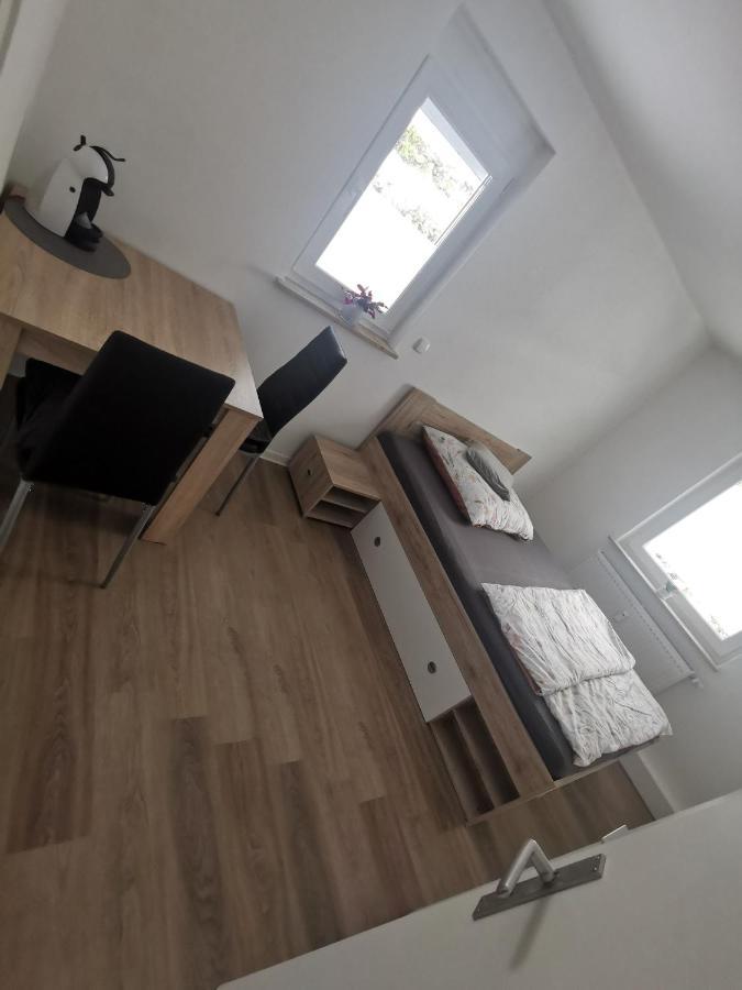 Privates Zimmer In Ruhiger Lage Heidenheim-Steinheim Am Albuch Exterior photo